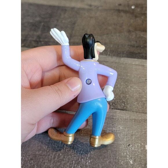 2021 Disney goofy McDonald's toy figure Formal Wear - Picture 4 of 4